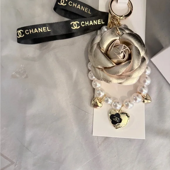 CHANEL beauty Gold Rose and Pearl Keychain/bagcharm - Picture 6 of 6